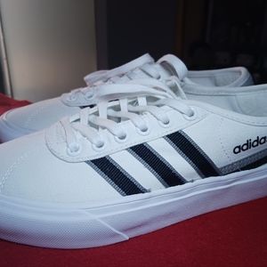 Unisex adult adidas  shoes 5 men 6 women